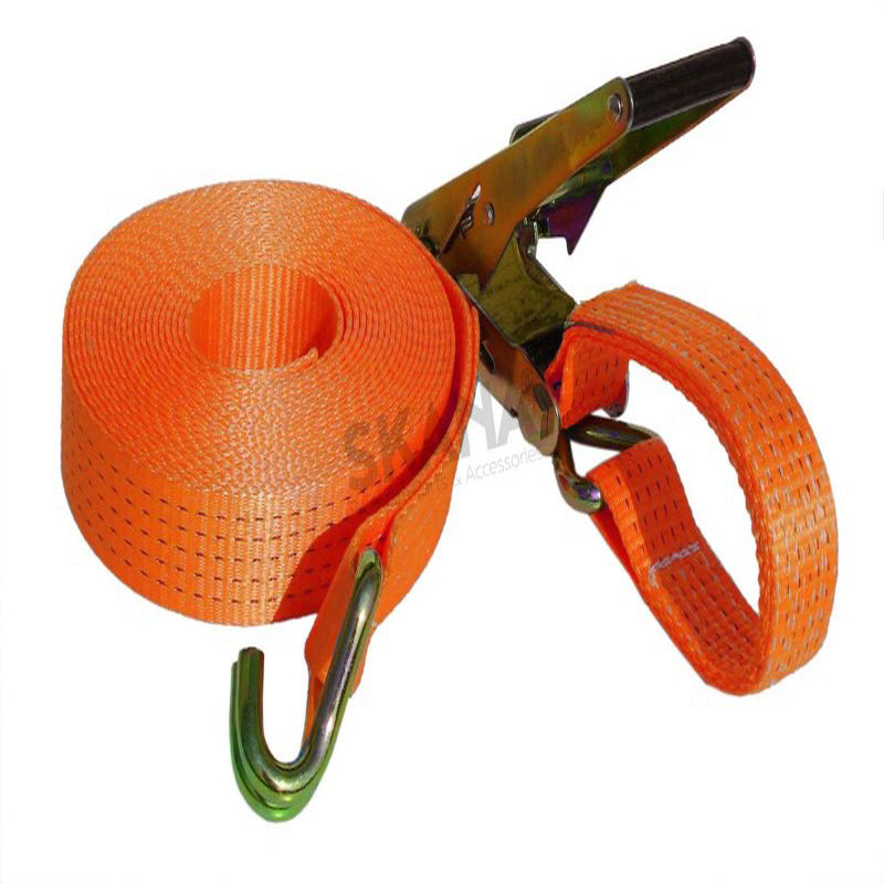 Sangle à cliquet capacité 5 Tonnes, Comprenant : 1 sangle en 2 parties, 1 cliquet, 2 crochets en acier forme J – Dimensions : 50mm x 10 mètres