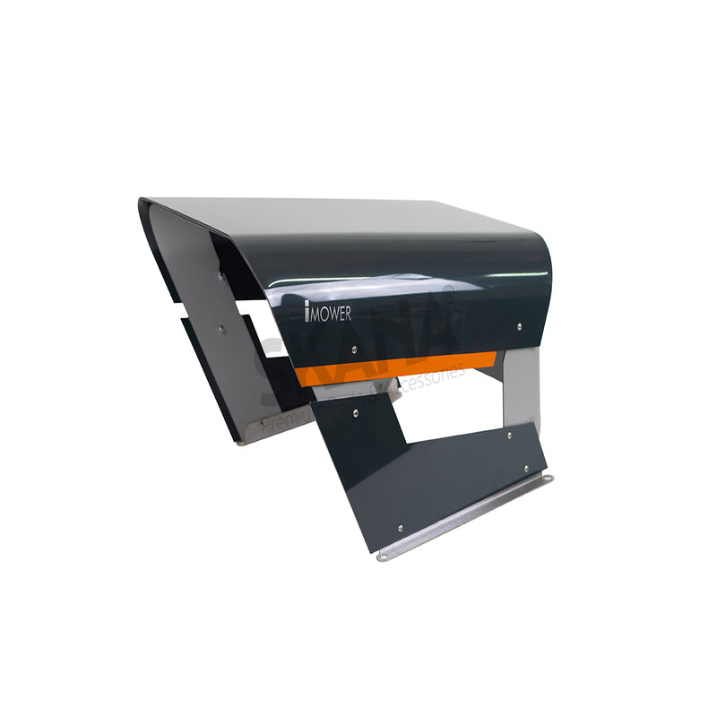 Abri robot NEO TARGA CUSTOM HUSQVARNA couleur argent-anthracite-orange. Toit ouvrant. Bande de couleur personnalisée pour robots. En aluminium composite et acier inoxydable de 3 mm d'épaisseur. Fixation au sol indépendante de la borne de recharge...