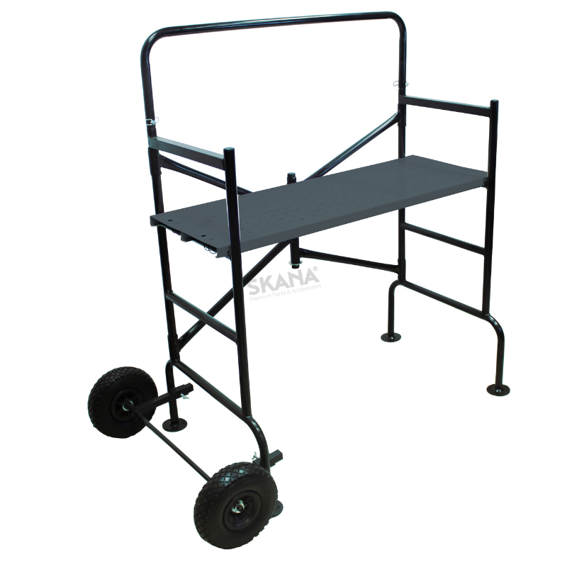 Echafaudage à trois niveaux de travail (32, 56 et 81cm du niveau du sol) avec garde-corps. Modèle pliable avec roue de transport