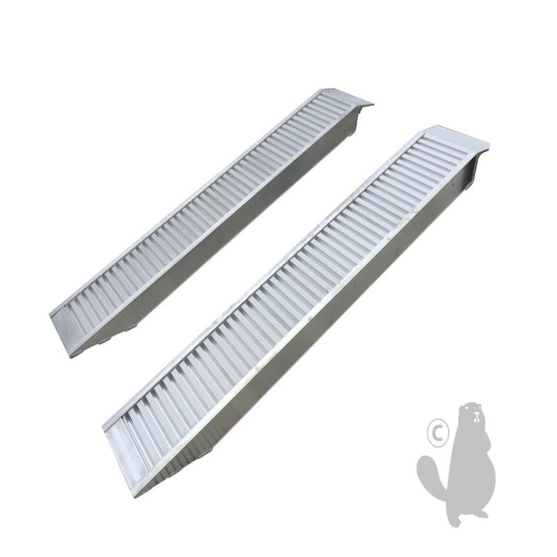 Jeu de 2 rampes alu droites. Longueur 197cm, largeur 30,5cm, épaisseur 11cm, d’une capacité maximum de 3310kg/paire